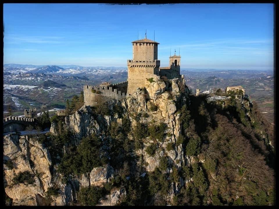 One Suite San Marino Exteriör bild